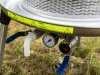 Manometer, Überdruckventil und Wasserablass der Speidel Hydropresse