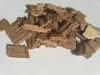 Leicht getoastete Eichenholzchips – Nahaufnahme
