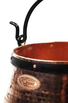 Handgeschmiedeter Kupferkessel für offenes Feuer, 5 Liter, unverzinnt – Detailansicht